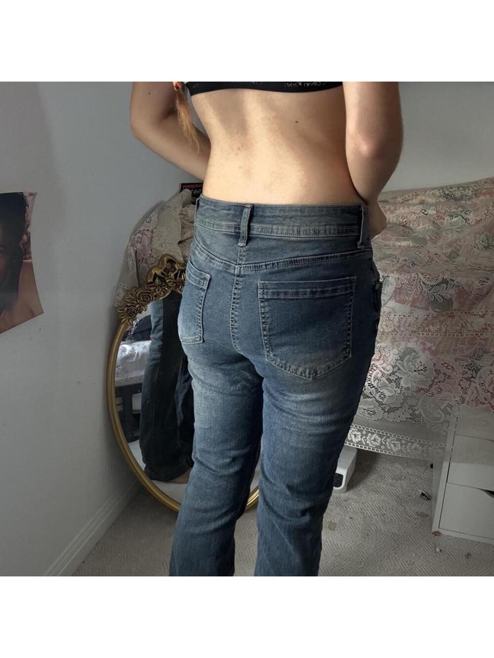 Crest Jeans - Picture 2 of 3